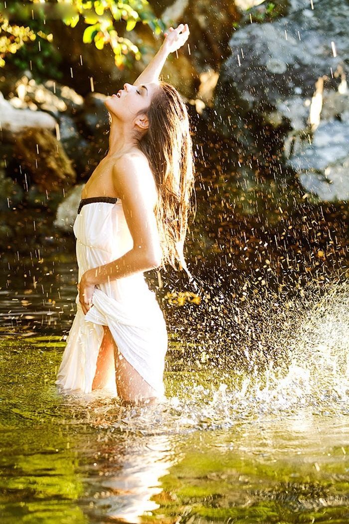 Marie Avgeropoulos in Kunshan