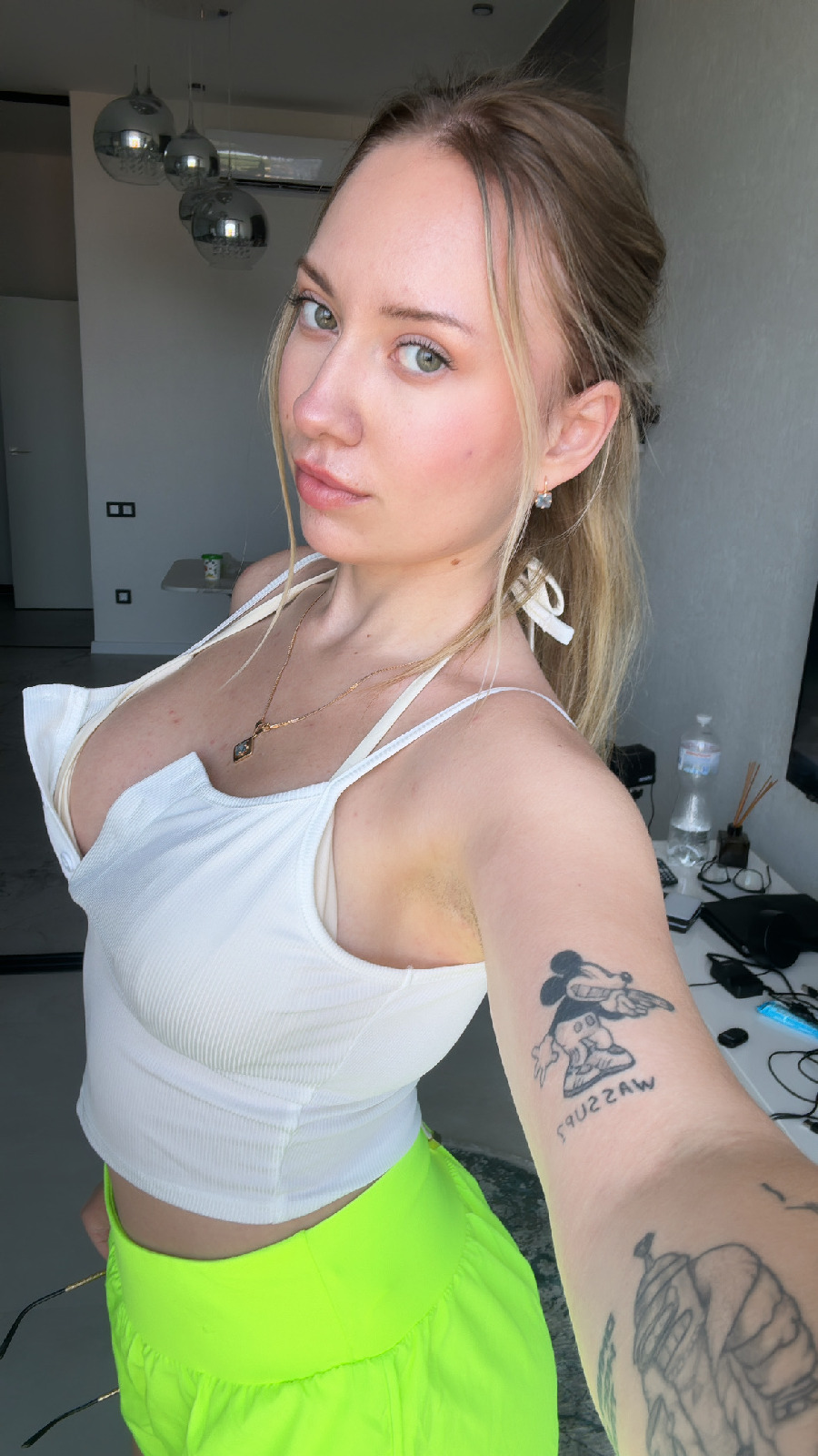 KateV in her underwear in Kunshan