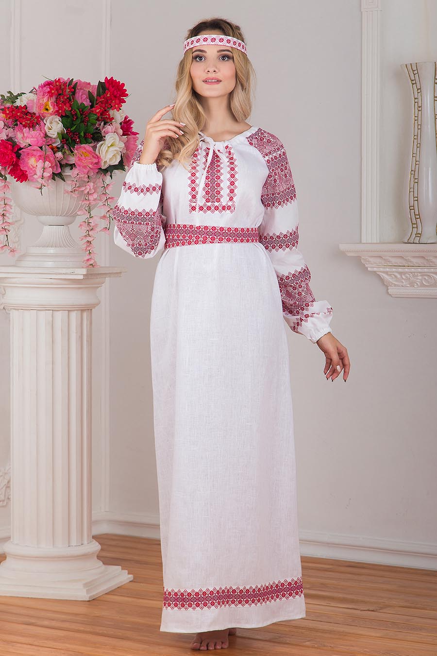 Women in Slavic costumes in Kunshan