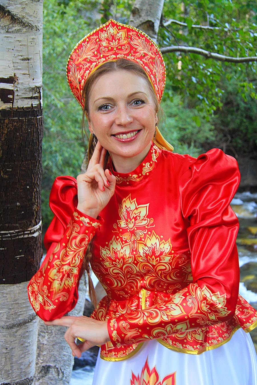 Women in Slavic costumes in Kunshan