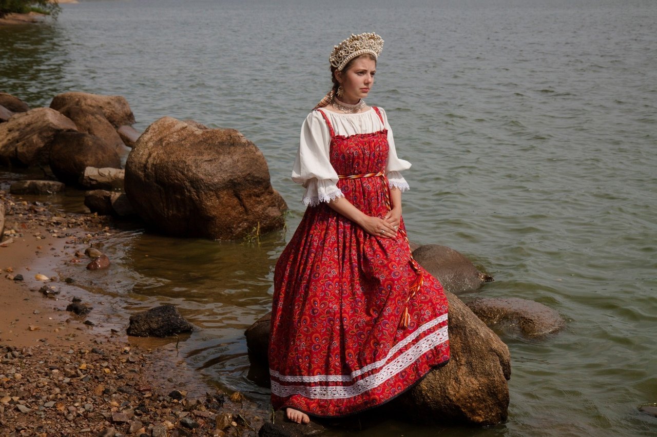 Women in Slavic costumes in Kunshan