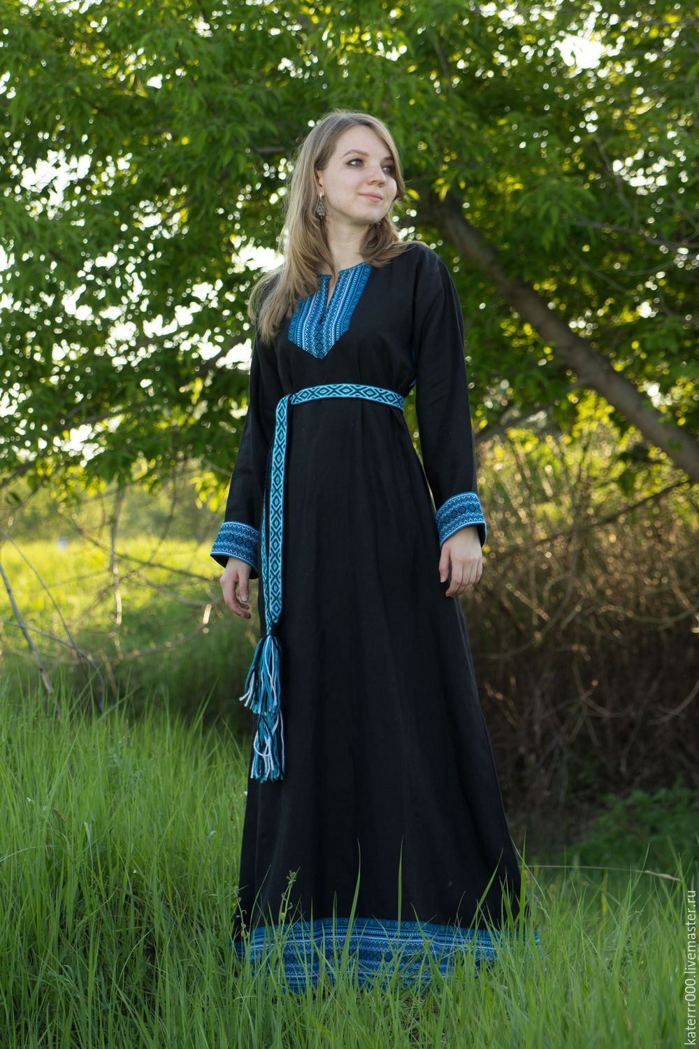 Women in Slavic costumes in Kunshan